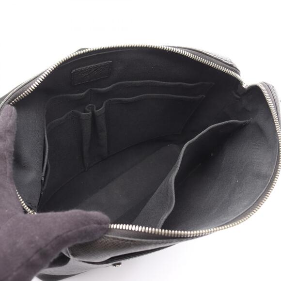 Louis Vuitton Grigori Taiga Messenger Shoulder Bag Black - Picture 3 of 10